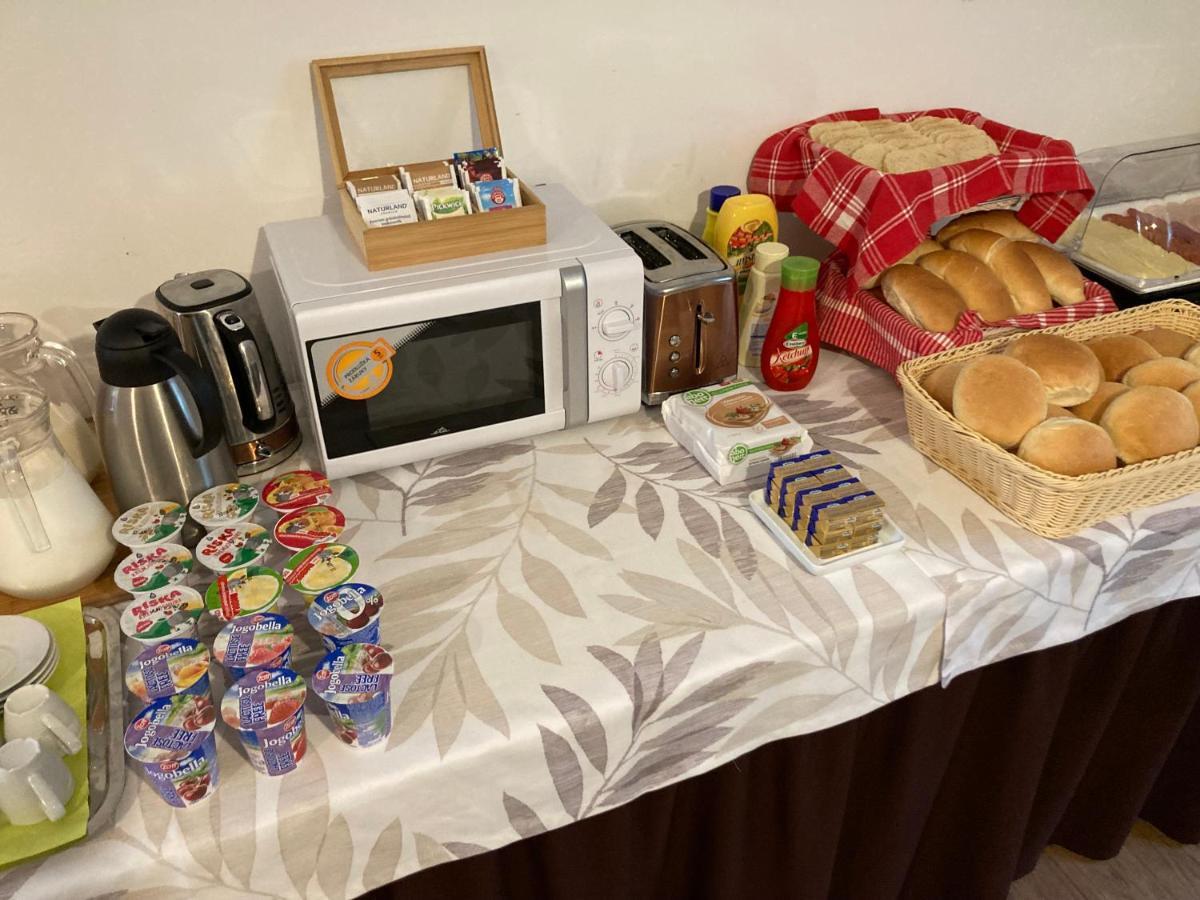 Szabolcs Vezér Panzió Acomodação com café da manhã Exterior foto