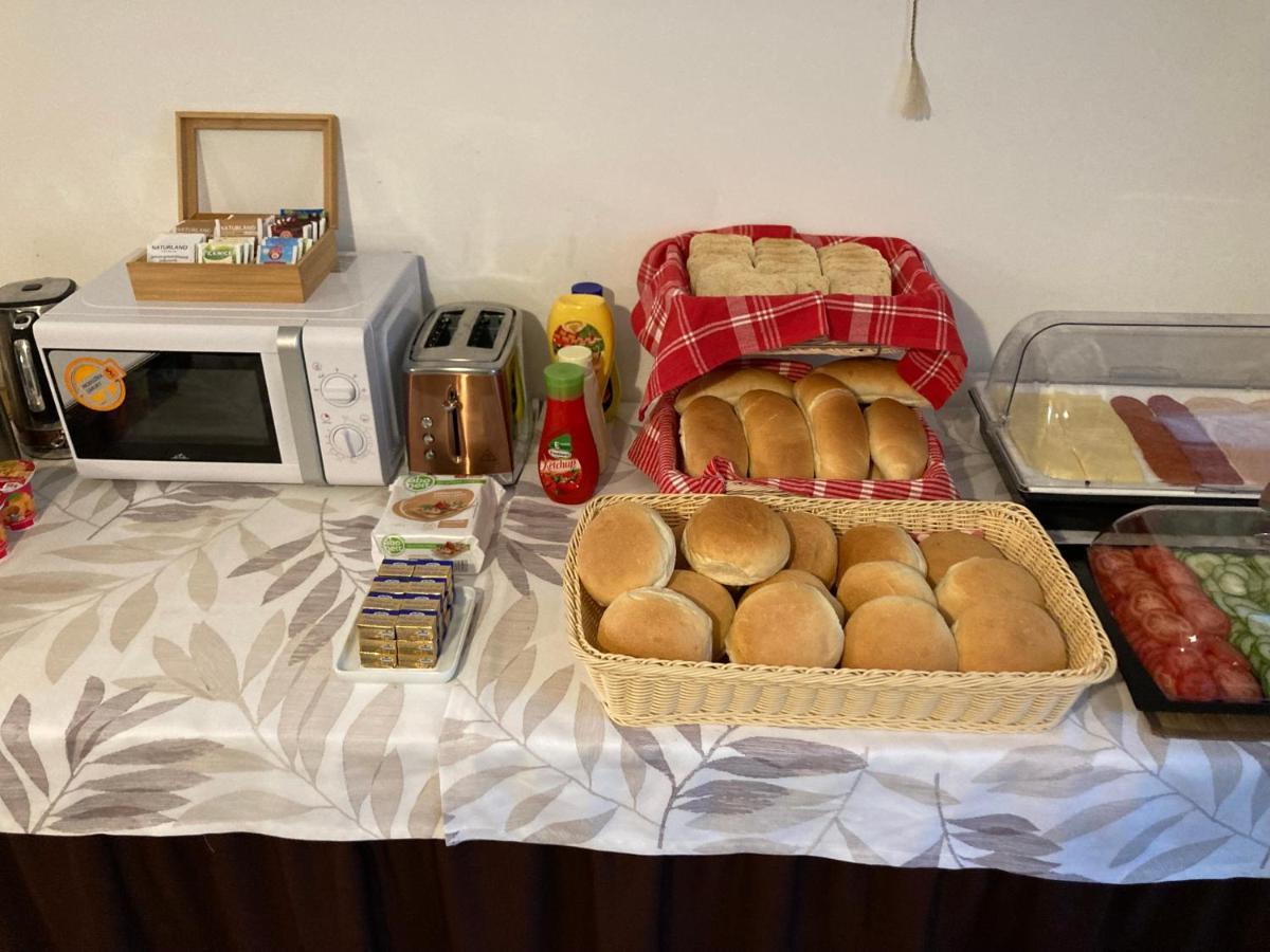 Szabolcs Vezér Panzió Acomodação com café da manhã Exterior foto